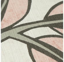 Detailopname van gestructureerd behang met een floraal bladerpatroon en voelbare textuur.