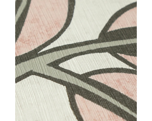 Detailopname van gestructureerd behang met een floraal bladerpatroon en voelbare textuur.