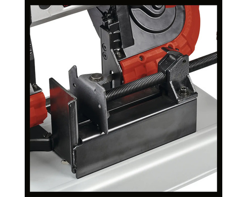 Snelspaninrichting van een metaalbandzaag voor het vastzetten van werkstukken.