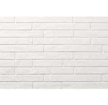 Steenstrips in witte baksteenlook met een gestructureerd oppervlak voor wandbekleding.