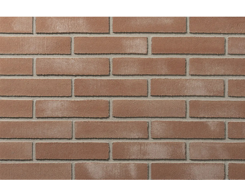 Rode steenstrips in baksteenlook voor wandbekleding met lichte voegen.