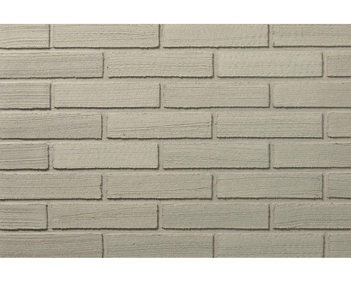 Steenstrips met baksteenlook en een gestructureerd oppervlak met horizontale groeven.