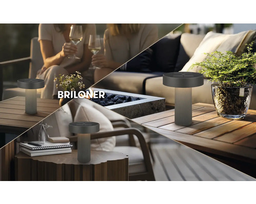 Briloner solar tafellamp in antraciet op houten tafels in verschillende buitenscènes met loungemeubilair, planten en vuurplaats. Briloner Logo.