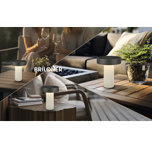 Briloner LED-tafellamp op batterij voor buiten, draagbaar, op houten oppervlakken in diverse tuinscènes met Briloner Logo.