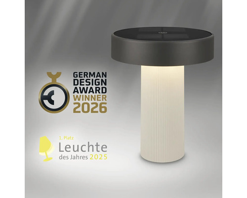 Moderne lamp met geribbelde voet, German Design Award Logo Winner 2026 en Lamp van het Jaar Logo eerste plaats 2025.