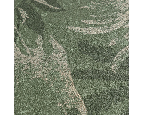 Vliesbehang met floraal patroon en gestructureerd oppervlak in groen en zilver