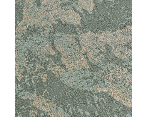 Close-up van gestructureerd vliesbehang met steenpatroon en metallic effecten.