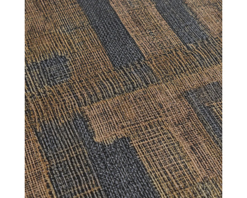 Gestructureerd behang met een geweven patroon en een gestreept ontwerp.