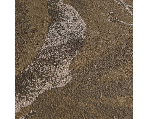 Detailopname van gestructureerd vliesbehang met een glanzend, abstract patroon.