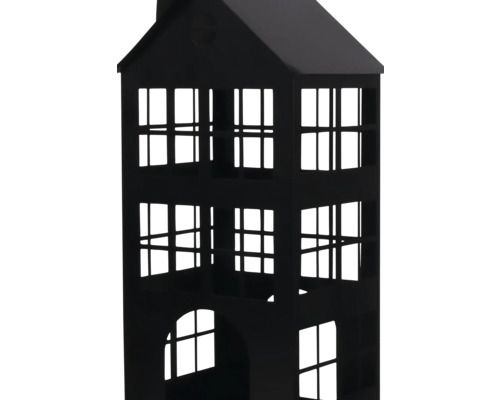 Zwarte metalen windlicht in de vorm van een huis met talrijke raamuitsparingen.