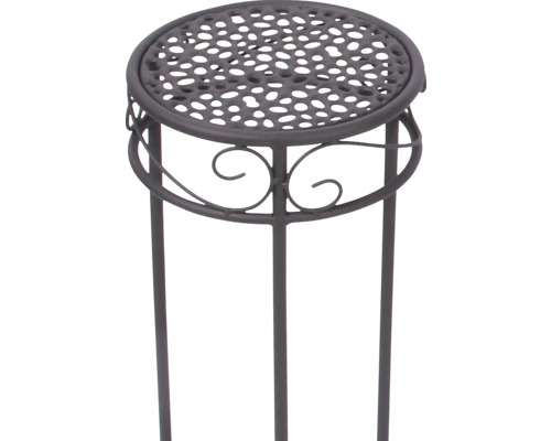 Ronde metalen plantenstandaard met geperforeerd blad en decoratieve krullen.