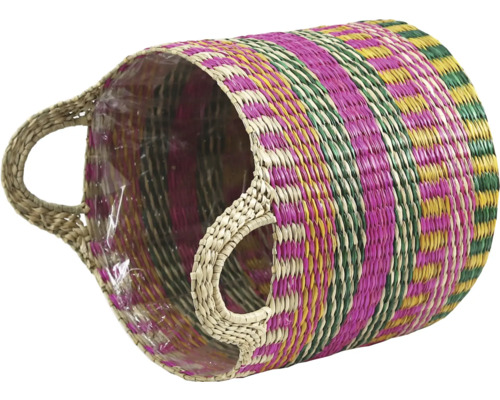 Meerkleurige gevlochten zeegras mand met twee handvaten en een transparante plastic binnenkant.