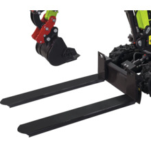 Palletvork en graafbak voor een minigraafmachine van robuust zwart staal.