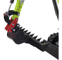 Graafbak met zwarte en rode getande grijper van staal voor minigraafmachine.