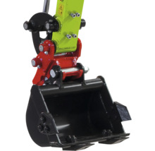 Dieplepel voor minigraafmachine met snelwissel en graafarm van metaal in zwart, rood en groen.