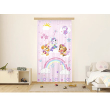 Kinderkamer gordijn met Paw Patrol personages als eenhoorns, een regenboog, wolken en sterren in een lichte kinderkamer.