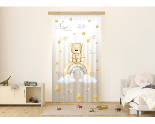 Halfdoorzichtig paneelgordijn voor de kinderkamer met aquarelmotief van een teddybeer op een regenboog met sterren en wolken.