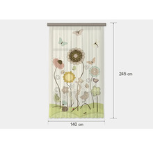 Gordijn met motieven van bloemen, vlinders en vogels, 140 bij 245 centimeter.