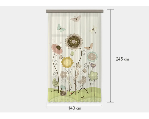 Gordijn met motieven van bloemen, vlinders en vogels, 140 bij 245 centimeter.