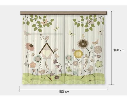 Gordijn met natuurmotief, vogelhuisje, bloemen en vlinders, 180 bij 160 centimeter.
