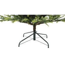 Onderzijde van een kunstkerstboom met een metalen standaard en groene takken.