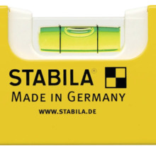 Detailopname van een Stabila waterpas met libel, het Stabila Logo en het herkomstsymbool Made in Germany.