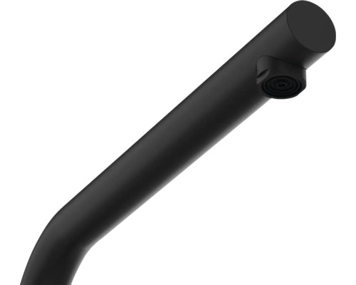 Uitloop van een zwarte kraan met perlator in detailopname.