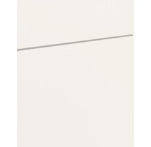 Detailweergave van een glad wit meubelfront met een subtiele horizontale voeg.