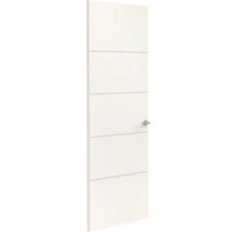 Moderne witte binnendeur met vijf horizontale groeven en een zilverkleurige deurkruk.