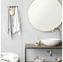Moderne badkamer met grijze wandpanelen, een ronde spiegel met houten lijst en een opzetwastafel op een houten wastafelmeubel.