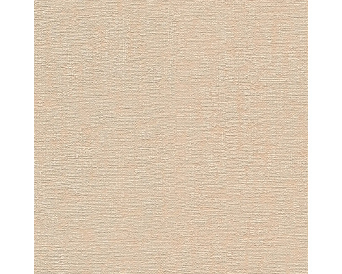 Beige behang met een fijne horizontale structuur en weeflook.