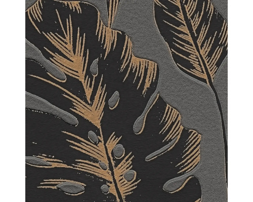 Gestructureerd behang met groot bladerpatroon, Monstera-motief en metallic accenten.