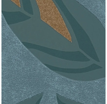 Detailopname van behang met bladpatroon, gestructureerd oppervlak en metallic detail.