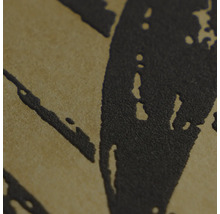 Detailopname van gestructureerd behang met abstract patroon en voelbare textuur.