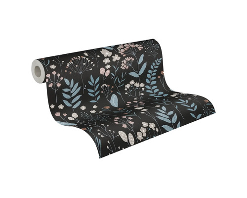 Vliesbehang met een floraal patroon van bladeren en bloemen op een donkere achtergrond.