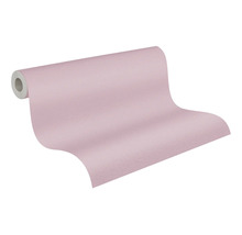 Gestructureerd vliesbehang in roze op een rol.