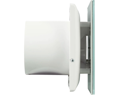 Zijaanzicht van een witte badkamerventilator met een vlak voorpaneel en ronde ventilatieaansluiting.