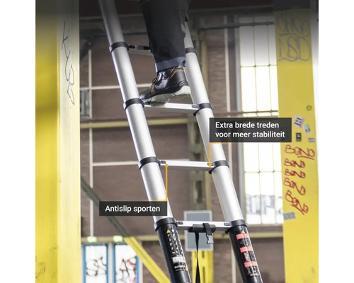 Aluminium telescopische ladder met antislip sporten en extra brede treden voor meer stabiliteit tijdens het gebruik.
