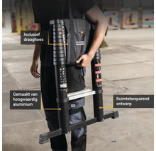 Persoon draagt een ingeschoven Batavia Professional telescopische ladder van aluminium in een draagtas.