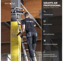 Batavia Giraffe Air Professional telescopische ladder 4,15 meter tegen een pilaar met een persoon die deze gebruikt.