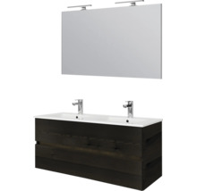 Dubbel badkamermeubel van donker hout met dubbele wastafel, twee kranen en een grote spiegel inclusief verlichting.