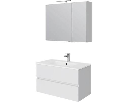 Witte badkamermeubelset met wastafelmeubel, twee lades, wastafel met chromen kraan en verlichte spiegelkast.