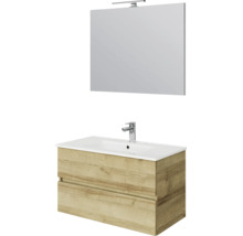 Badmeubelset met onderkast in houtlook, twee laden, witte wastafel, kraan en spiegel met opzetlamp.
