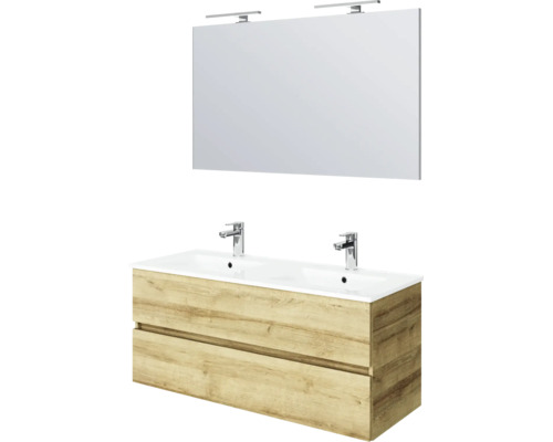 Dubbel wastafelmeubel met onderkast in houtlook, twee laden, dubbele wasbak en grote spiegel met twee lampen.