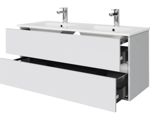 Wandhangend dubbel wastafelmeubel in wit met twee lades, dubbele wastafel en twee verchroomde kranen.