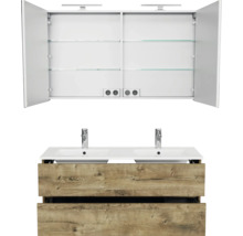 Badkamermeubelset met dubbele wastafel, onderkast in houtlook en open spiegelkast met glazen planken en geïntegreerde stopcontacten.