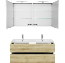 Badkamermeubelset met dubbele wastafel, onderkast in houtlook en verlichte spiegelkast met glazen planken en stopcontacten.