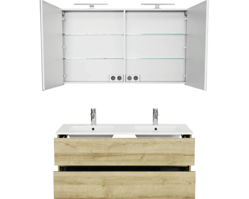 Badkamermeubelset met dubbele wastafel, onderkast in houtlook en verlichte spiegelkast met glazen planken en stopcontacten.