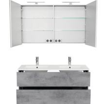Badkamermeubelset met dubbele wastafel, grijze onderkast in betonlook en spiegelkast met verlichting en glazen planken.