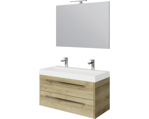 Badkamermeubelset bestaande uit een wastafelonderkast in houtlook met twee laden, een dubbele wastafel en een spiegel met verlichting.